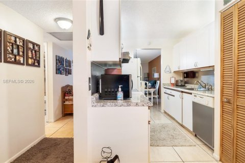 Купить кондоминиум в Пемброк-Пайнс, Флорида 2 спальни, 102.19м2, № 2002761 - фото 10