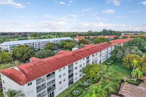 Купить кондоминиум в Пемброк-Пайнс, Флорида 2 спальни, 102.19м2, № 2002761 - фото 4