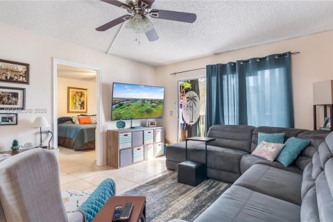 Купить кондоминиум в Пемброк-Пайнс, Флорида 2 спальни, 102.19м2, № 2002761 - фото 28