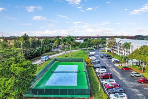 Купить кондоминиум в Пемброк-Пайнс, Флорида 2 спальни, 102.19м2, № 2002761 - фото 5