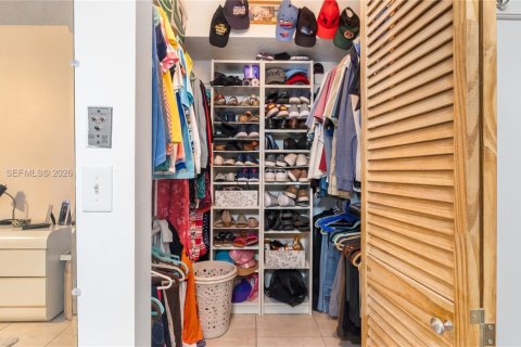 Купить кондоминиум в Пемброк-Пайнс, Флорида 2 спальни, 102.19м2, № 2002761 - фото 24