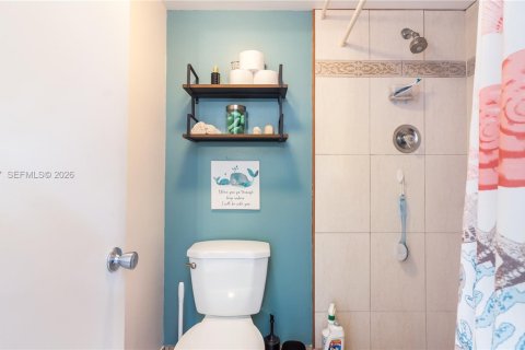 Купить кондоминиум в Пемброк-Пайнс, Флорида 2 спальни, 102.19м2, № 2002761 - фото 23