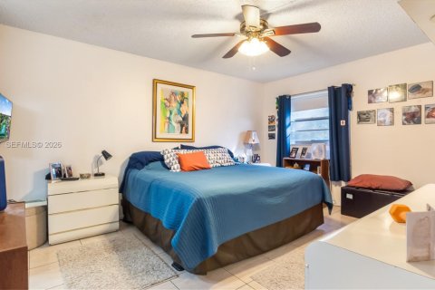 Купить кондоминиум в Пемброк-Пайнс, Флорида 2 спальни, 102.19м2, № 2002761 - фото 19