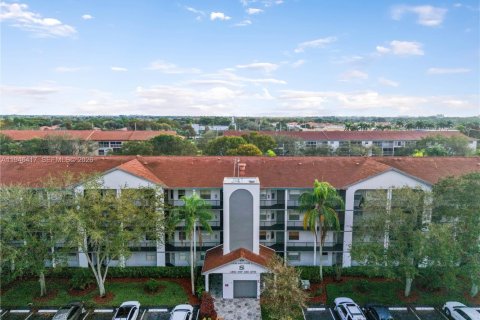 Купить кондоминиум в Пемброк-Пайнс, Флорида 2 спальни, 102.19м2, № 2002761 - фото 2