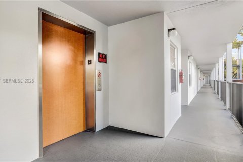 Купить кондоминиум в Пемброк-Пайнс, Флорида 2 спальни, 102.19м2, № 2002761 - фото 7