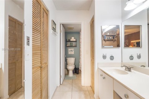 Купить кондоминиум в Пемброк-Пайнс, Флорида 2 спальни, 102.19м2, № 2002761 - фото 22