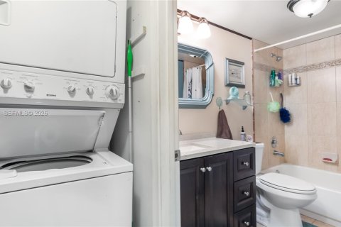 Купить кондоминиум в Пемброк-Пайнс, Флорида 2 спальни, 102.19м2, № 2002761 - фото 30