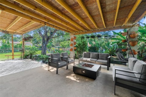 House in Miami, Florida 5 bedrooms, 197.14 sq.m. № 1802473 - photo 23