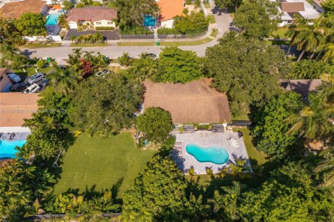 House in Miami, Florida 5 bedrooms, 197.14 sq.m. № 1802473 - photo 29