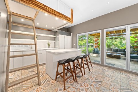 House in Miami, Florida 5 bedrooms, 197.14 sq.m. № 1802473 - photo 16