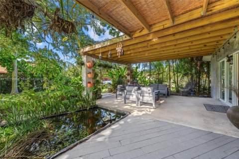 House in Miami, Florida 5 bedrooms, 197.14 sq.m. № 1802473 - photo 24