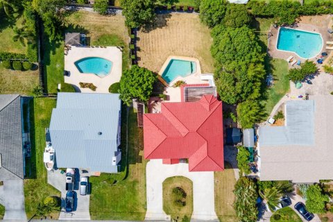 Villa ou maison à vendre à Lake Clarke Shores, Floride: 5 chambres, 305.93 m2 № 1223304 - photo 1
