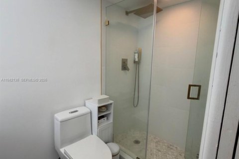 Condo in Hallandale Beach, Florida, 2 bedrooms  № 2077880 - photo 8