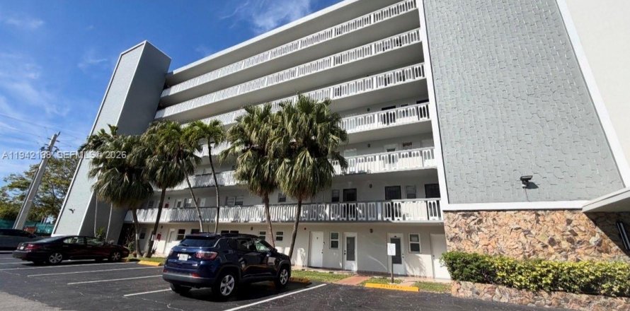 Condo in Hallandale Beach, Florida, 2 bedrooms  № 2077880