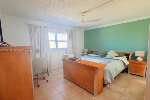 Condo in Hallandale Beach, Florida, 2 bedrooms  № 2077880 - photo 4