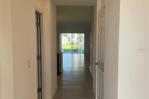 House in Davenport, Florida 4 bedrooms, 218.32 sq.m. № 2149435 - photo 2