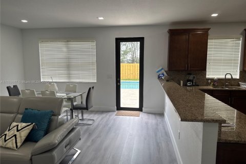 Купить виллу или дом в Дорал, Флорида 4 спальни, 248.42м2, № 1957648 - фото 15