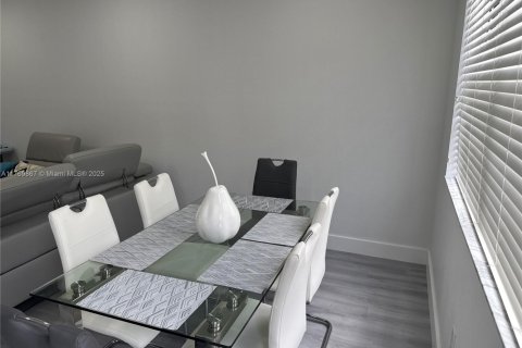 Купить виллу или дом в Дорал, Флорида 4 спальни, 248.42м2, № 1957648 - фото 18