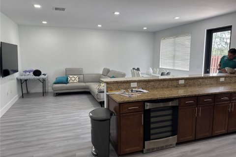 Купить виллу или дом в Дорал, Флорида 4 спальни, 248.42м2, № 1957648 - фото 12