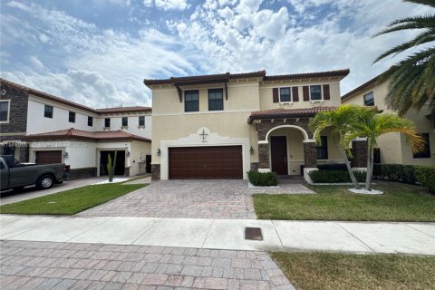 Купить виллу или дом в Дорал, Флорида 4 спальни, 248.42м2, № 1957648 - фото 1
