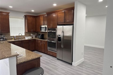 Купить виллу или дом в Дорал, Флорида 4 спальни, 248.42м2, № 1957648 - фото 13