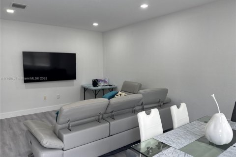 Купить виллу или дом в Дорал, Флорида 4 спальни, 248.42м2, № 1957648 - фото 19