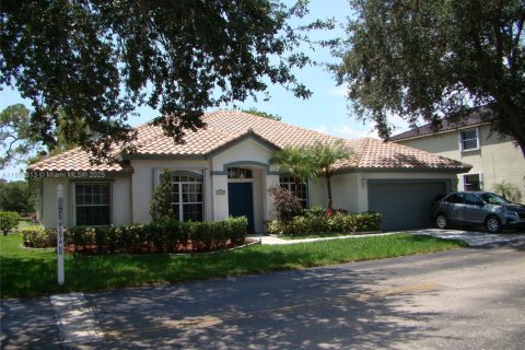 House in Pompano Beach, Florida 3 bedrooms, 229.47 sq.m. № 1892043 - photo 3