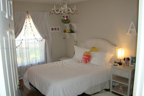 House in Pompano Beach, Florida 3 bedrooms, 229.47 sq.m. № 1892043 - photo 17