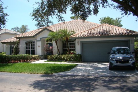 House in Pompano Beach, Florida 3 bedrooms, 229.47 sq.m. № 1892043 - photo 1