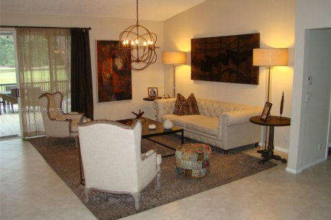 House in Pompano Beach, Florida 3 bedrooms, 229.47 sq.m. № 1892043 - photo 6