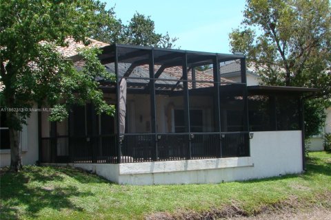 House in Pompano Beach, Florida 3 bedrooms, 229.47 sq.m. № 1892043 - photo 30