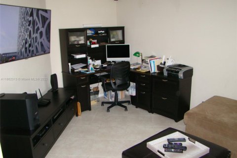 House in Pompano Beach, Florida 3 bedrooms, 229.47 sq.m. № 1892043 - photo 23