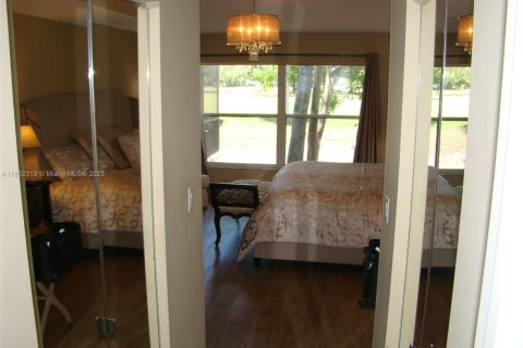 House in Pompano Beach, Florida 3 bedrooms, 229.47 sq.m. № 1892043 - photo 16