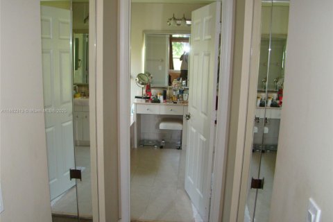 House in Pompano Beach, Florida 3 bedrooms, 229.47 sq.m. № 1892043 - photo 15