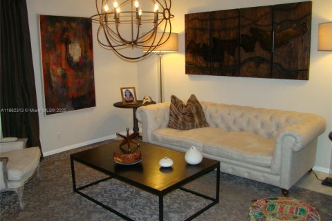 House in Pompano Beach, Florida 3 bedrooms, 229.47 sq.m. № 1892043 - photo 8