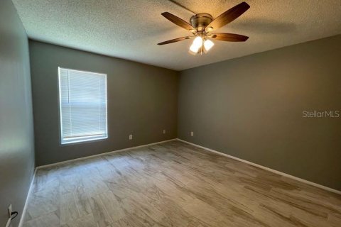 Condo in Sanford, Florida, 2 bedrooms № 2197517 - photo 8