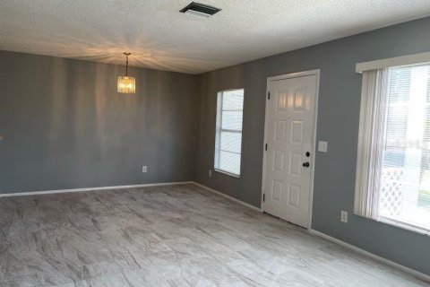 Condo in Sanford, Florida, 2 bedrooms № 2197517 - photo 4
