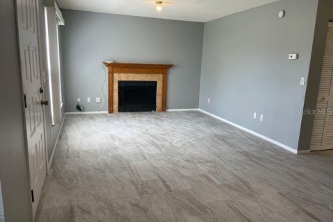Condo in Sanford, Florida, 2 bedrooms № 2197517 - photo 3