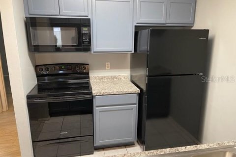 Condo in Sanford, Florida, 2 bedrooms № 2197517 - photo 11