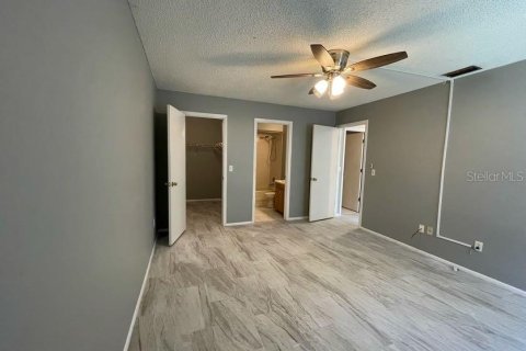 Condo in Sanford, Florida, 2 bedrooms № 2197517 - photo 9