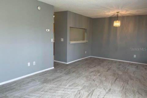 Condo in Sanford, Florida, 2 bedrooms № 2197517 - photo 5
