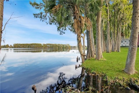 Condo in Sanford, Florida, 2 bedrooms № 2197517 - photo 17