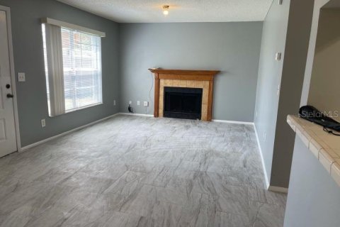 Condo in Sanford, Florida, 2 bedrooms № 2197517 - photo 2