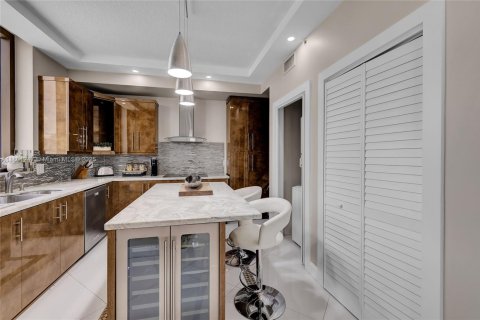 Condo in Sunny Isles Beach, Florida, 2 bedrooms  № 1864066 - photo 8