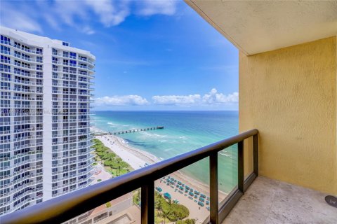 Condo in Sunny Isles Beach, Florida, 2 bedrooms  № 1864066 - photo 16