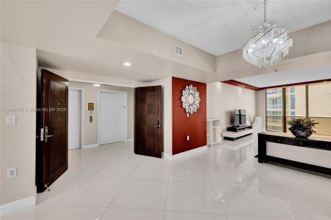 Condo in Sunny Isles Beach, Florida, 2 bedrooms  № 1864066 - photo 3