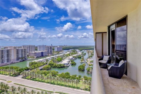 Condo in Sunny Isles Beach, Florida, 2 bedrooms  № 1864066 - photo 18