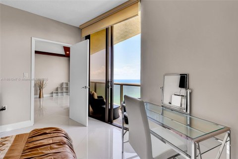 Condo in Sunny Isles Beach, Florida, 2 bedrooms  № 1864066 - photo 10