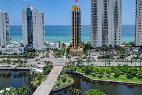 Condo in Sunny Isles Beach, Florida, 2 bedrooms  № 1864066 - photo 19