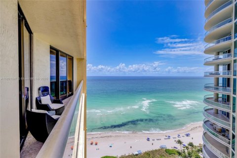 Condo in Sunny Isles Beach, Florida, 2 bedrooms  № 1864066 - photo 15